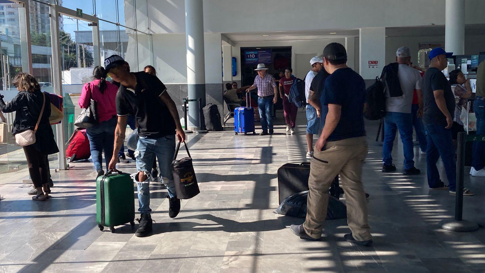 $!Mantiene Central Camionera de Mazatlán alta afluencia de usuarios por vacaciones