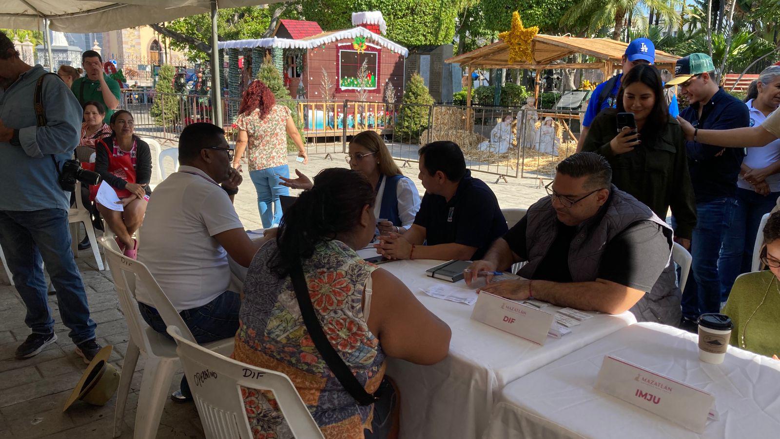 $!Realizan última edición del año del programa de atención ciudadana Contigo Mazatlán, en la Plazuela República