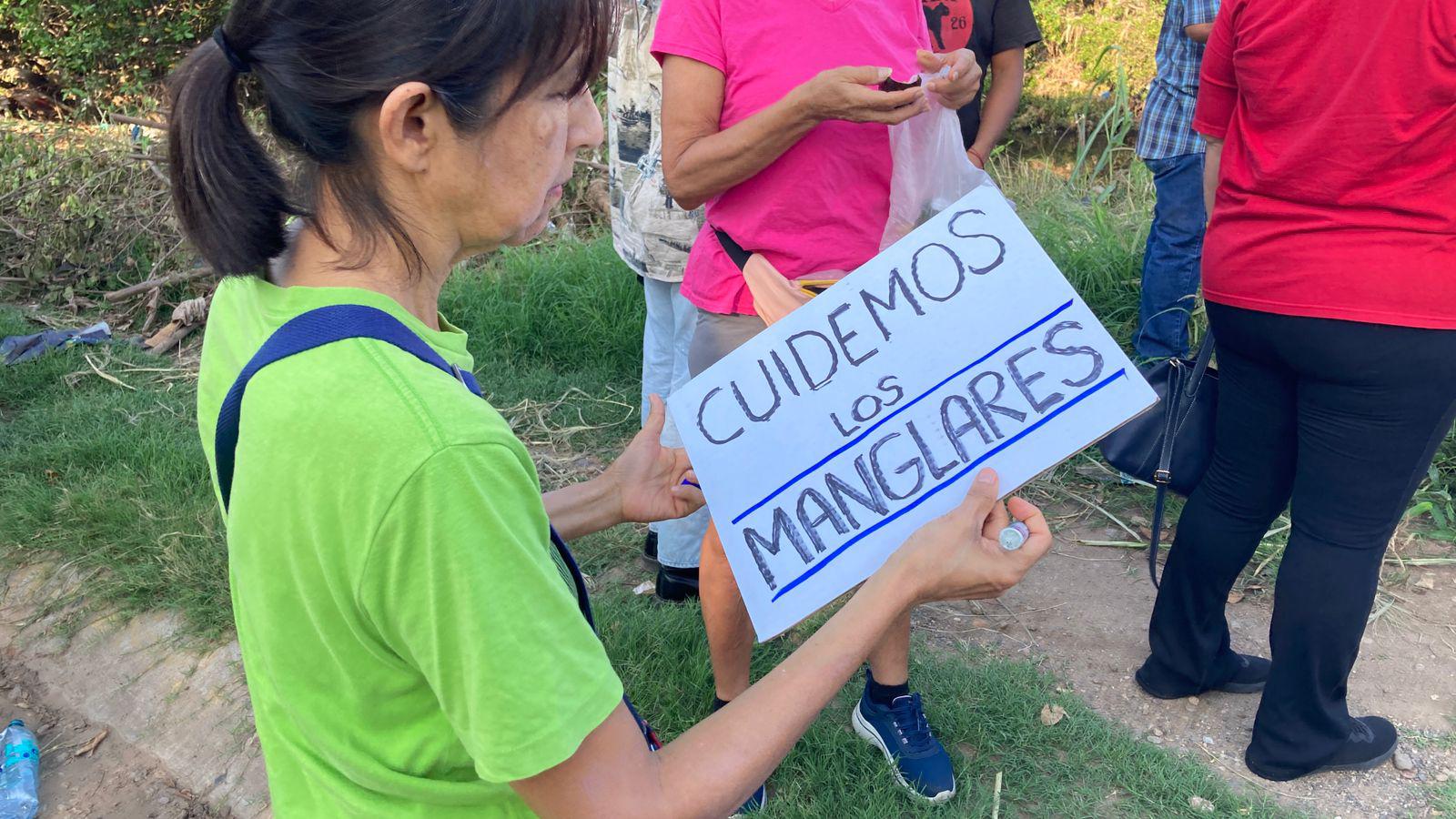 $!Protestan contra poda de mangle en Mazatlán; vecinos defienden medidas