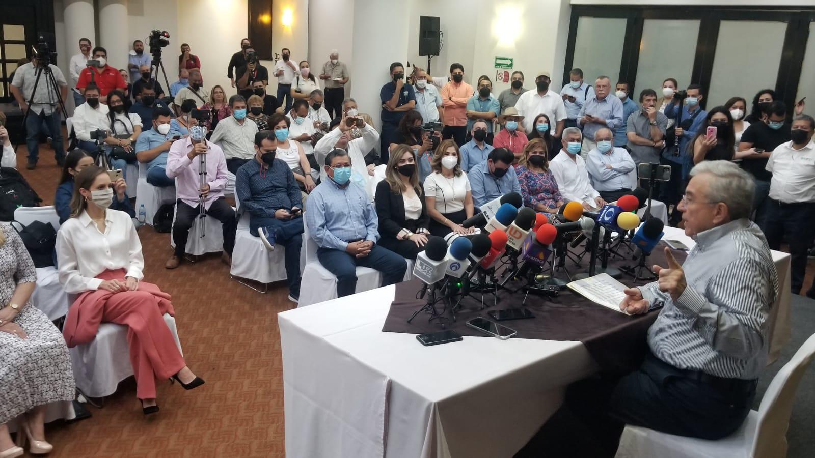 $!Rocha Moya presenta a su Gabinete; hay activistas, políticos, empresarios, médicos y ex funcionarios federales