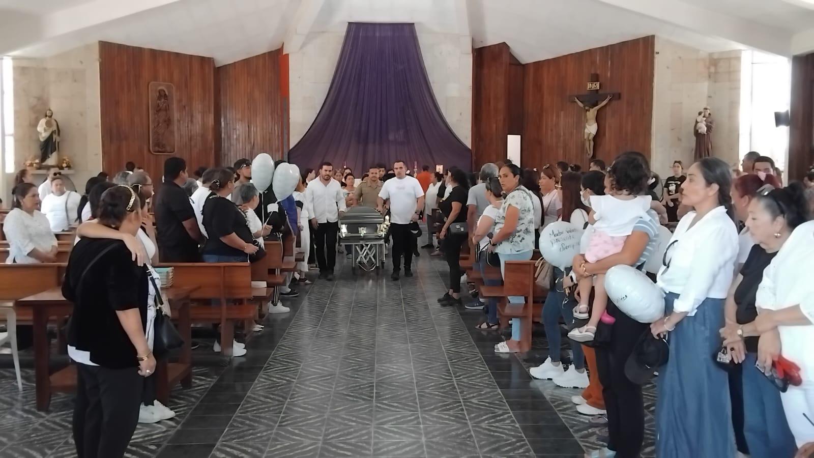 $!Dan el último adiós a Rubí Patricia, este domingo en Mazatlán