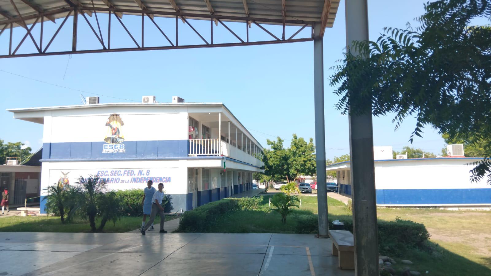 $!En escuelas de Villas del Sol, en Mazatlán, trabajan con clases presenciales, pero sin tener el 100% de los alumnos