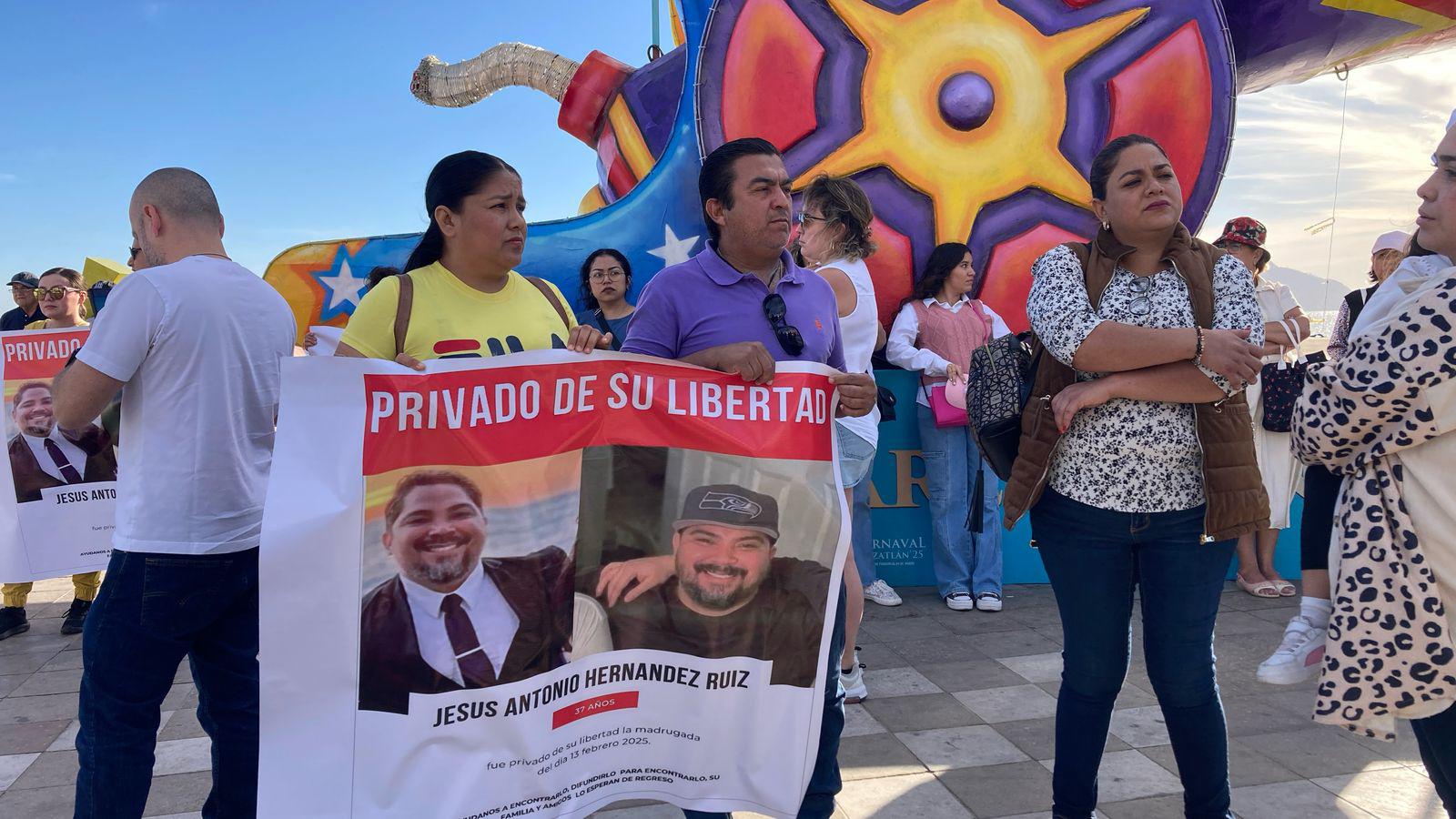 $!Marchan en Mazatlán para pedir libertad del chef Jesús Antonio Hernández Ruiz