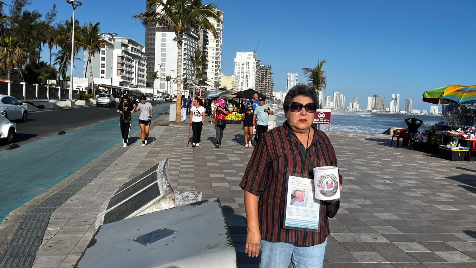 $!Colectivos realizan boteo en Mazatlán ante falta de apoyos para búsquedas de desaparecidos