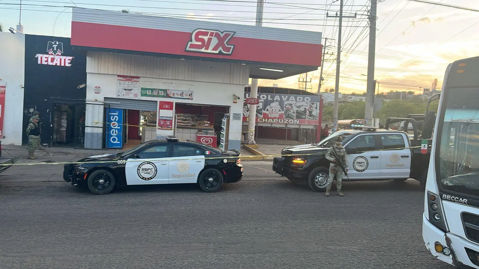 $!Matan a tiros a trabajador de expendio cervecero en el sector Villa Bonita, al sur de Culiacán