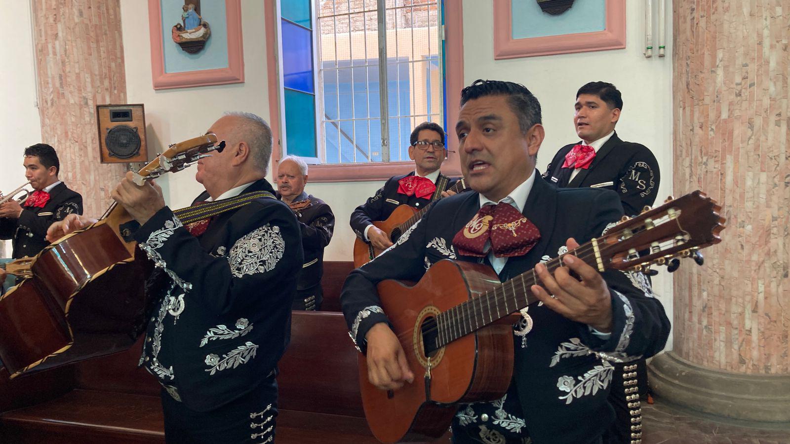 $!Honran y agradecen músicos mazatlecos a Santa Cecilia con ‘Las Mañanitas’ en su día