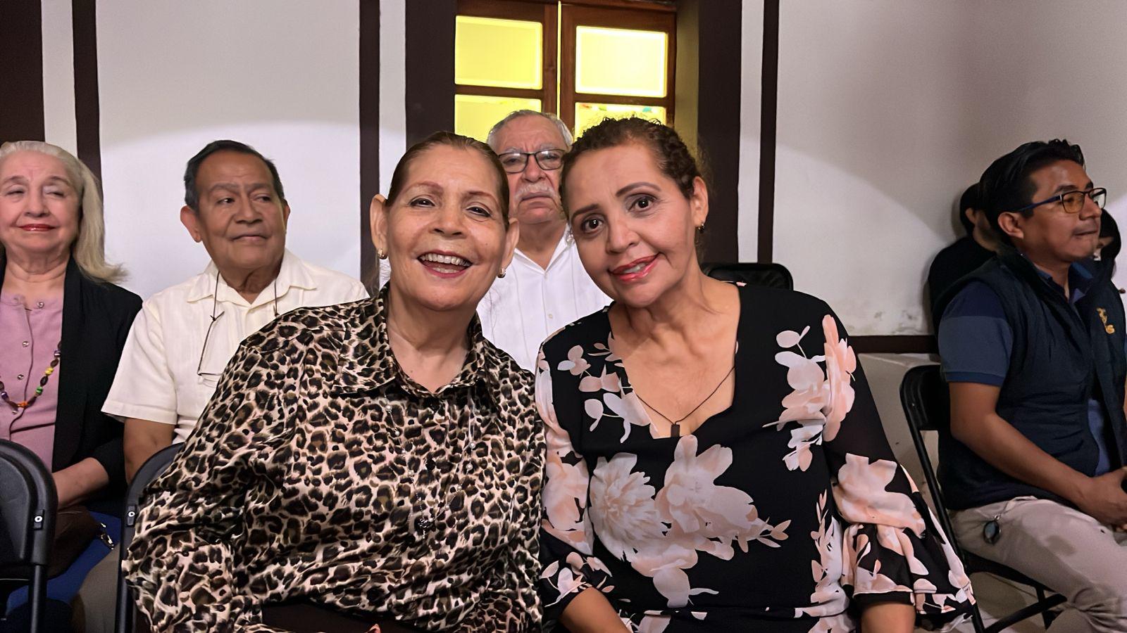 $!Silvia Inzunza y Rosy Castro, alumnas del maestro Gordon Campbell.