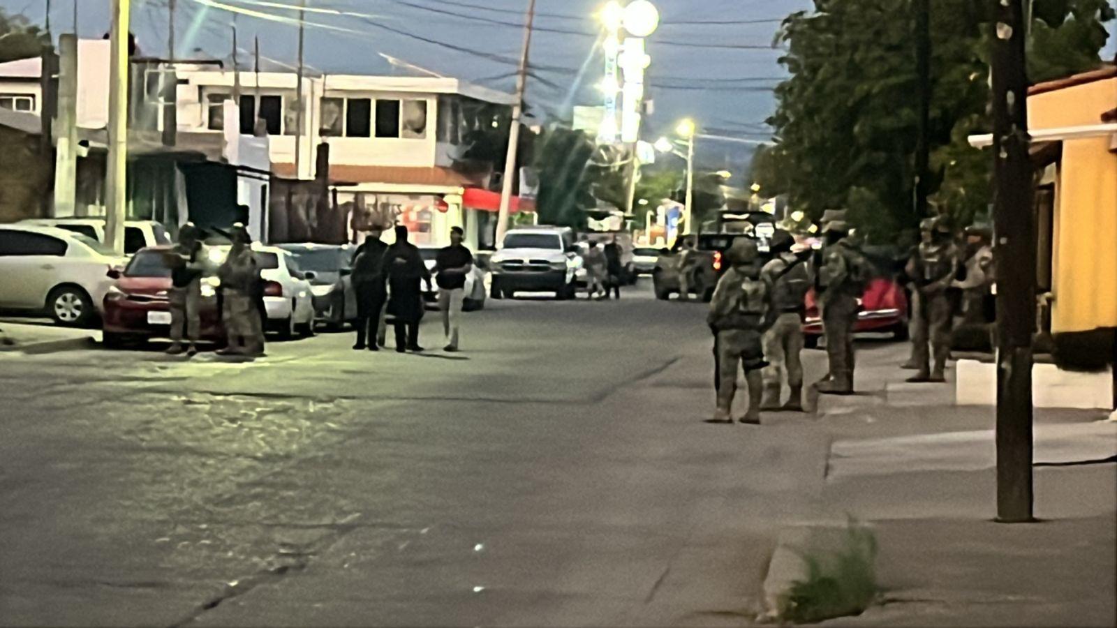 $!Balean a dueño de marisquería en la colonia 21 de Marzo, en Culiacán; lo trasladan herido a un hospital
