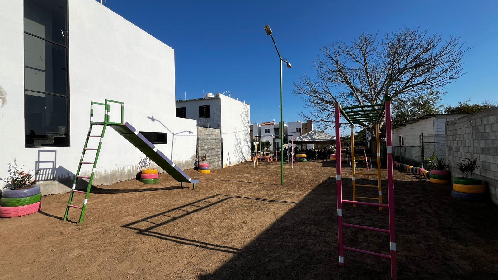 $!Familias de Jardines de La Riviera estrenan nuevo espacio recreativo para niños