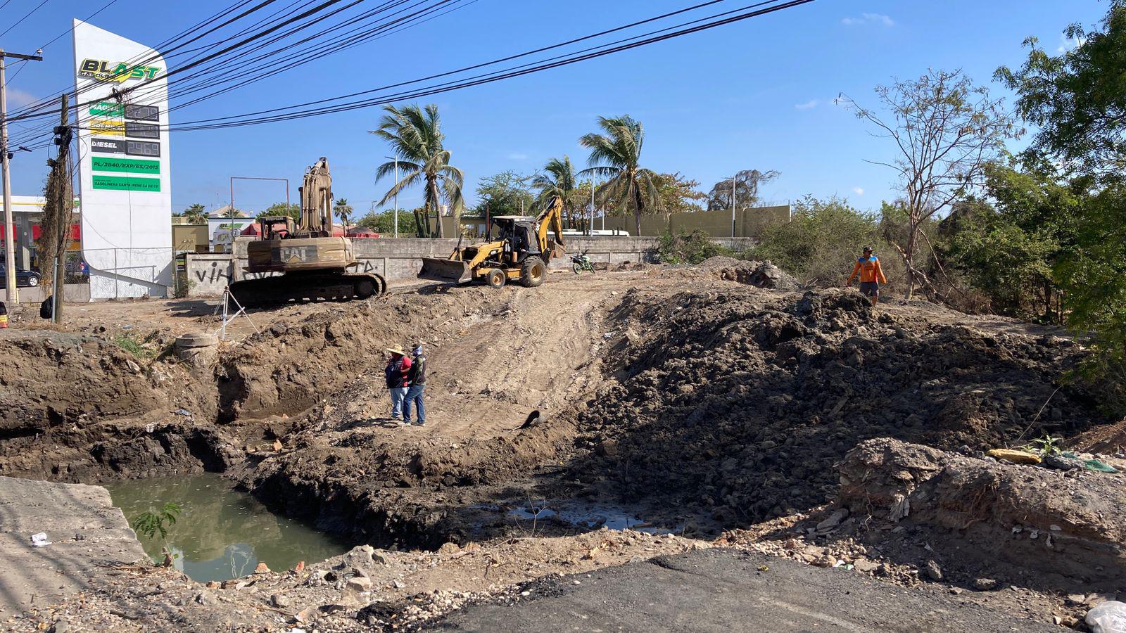 $!Amplían canal del Jabalíes cerca del puente del Libramiento Colosio, en Mazatlán