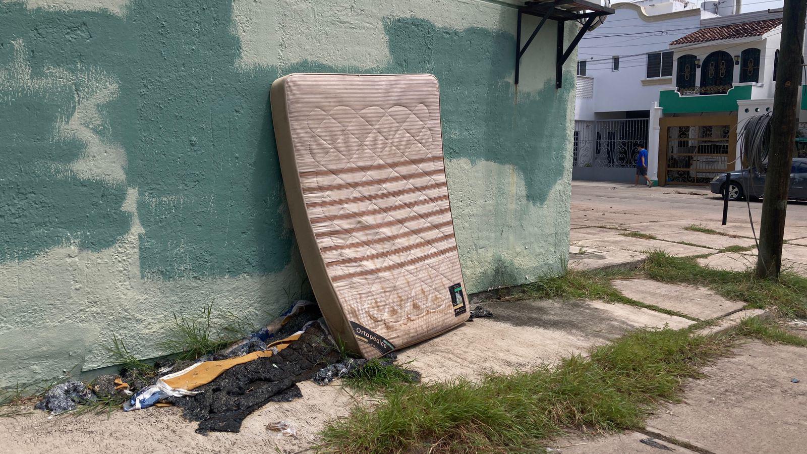 $!Vecinos de El Toro en Mazatlán exigen limpieza ante acumulación de basura
