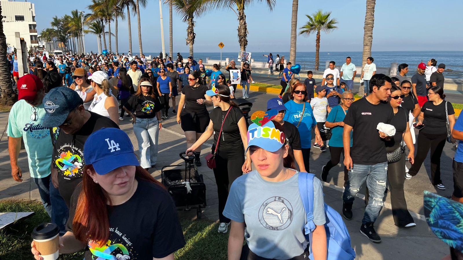 $!Celebra CRIT Sinaloa colorida caminata en conmemoración al Día Mundial del Autismo