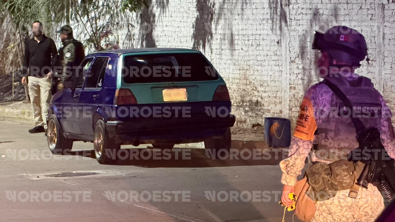 $!Atacan a balazos a joven a bordo de un auto en la Colonia Juárez, en Mazatlán