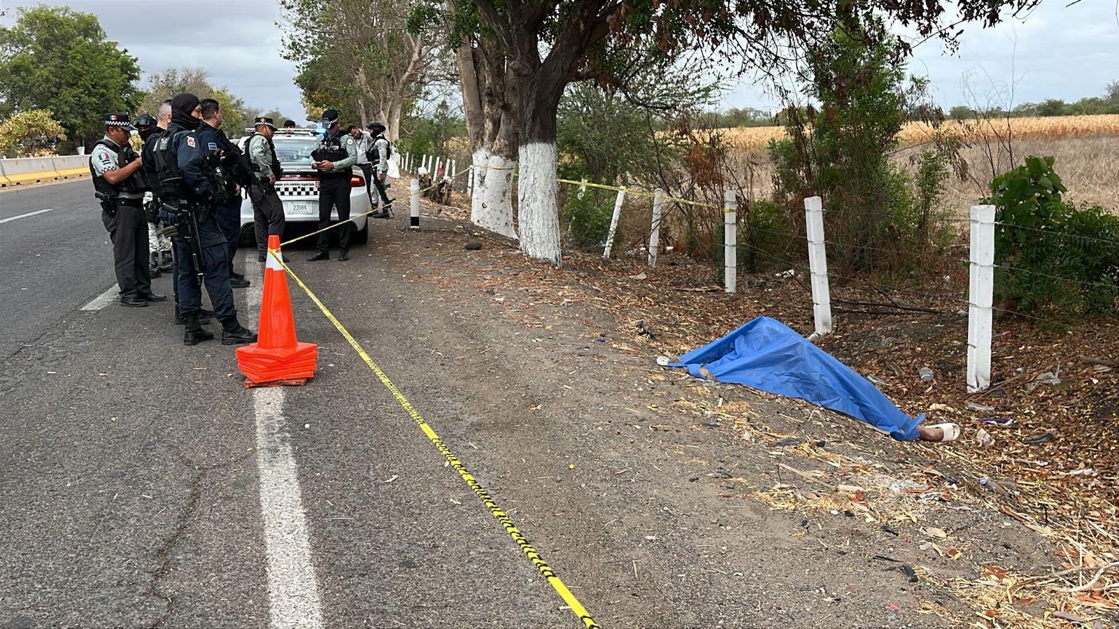 $!Hallan un hombre asesinado sobre el libramiento La Costerita, atrás del Aeropuerto de Culiacán
