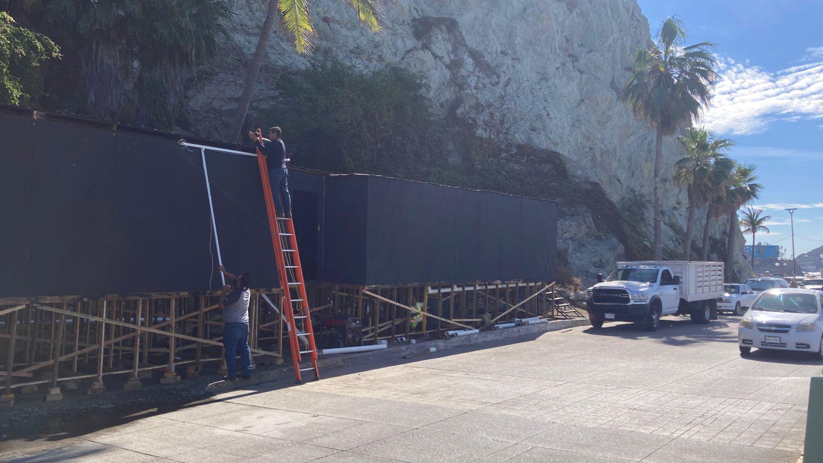 $!Continúa la instalación de baños en la zona turística previo al Carnaval de Mazatlán 2026