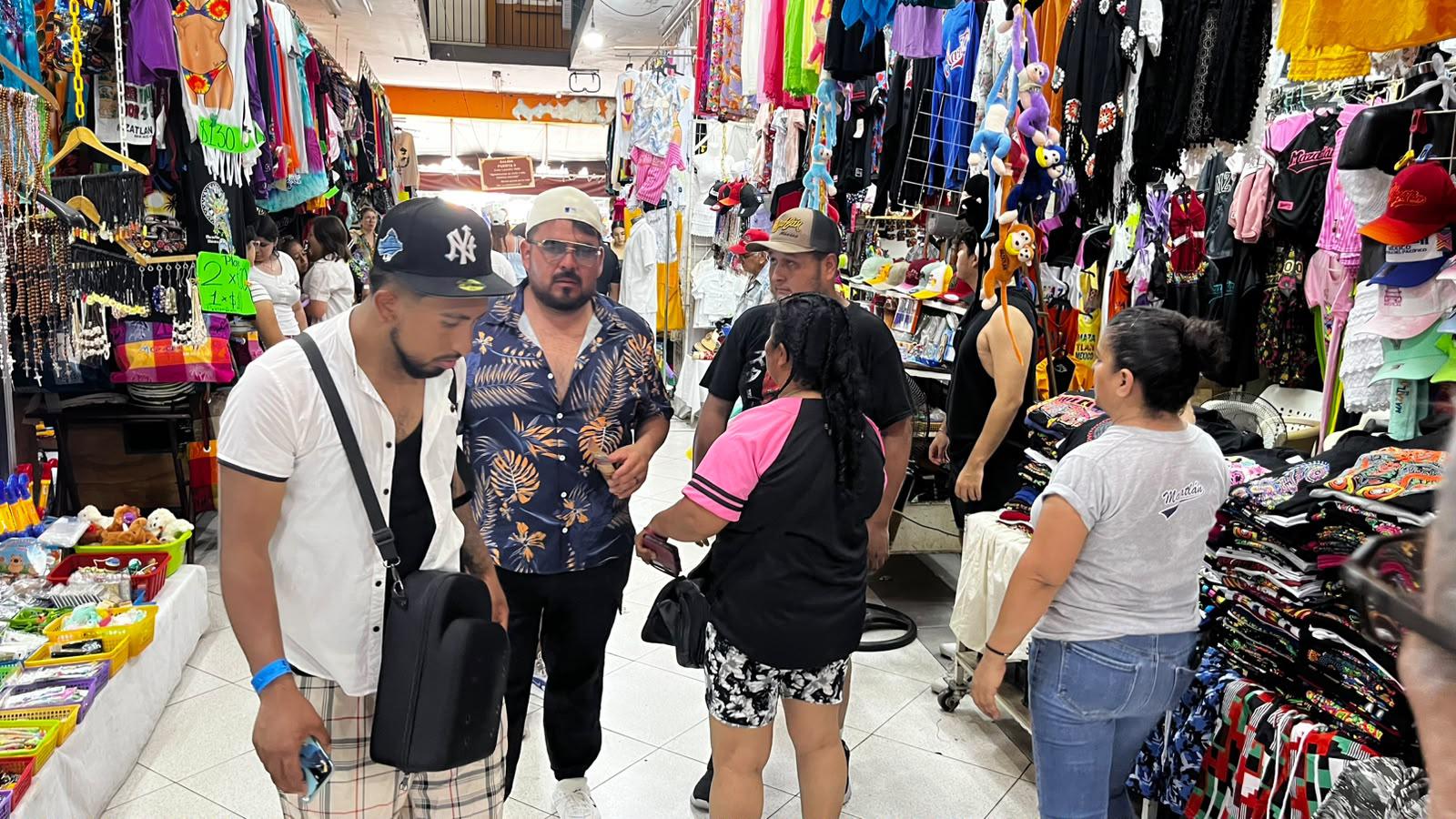 $!Se mantiene la buena afluencia de turismo nacional este fin de semana en Mazatlán