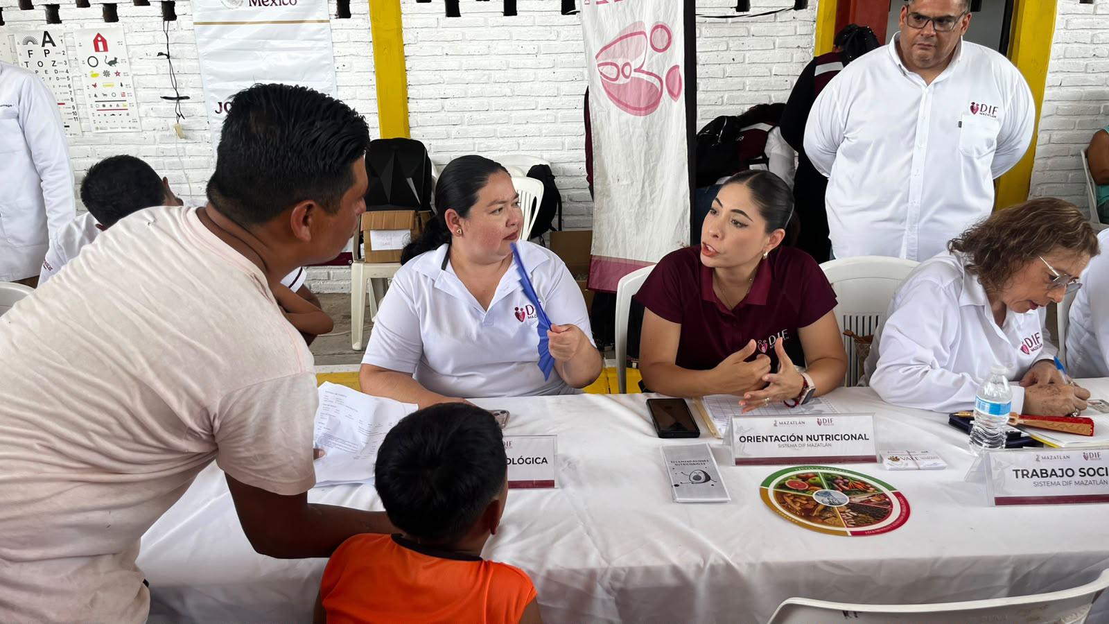 $!Acercan servicios y programas a familias de Villa Unión mediante Feria de Paz