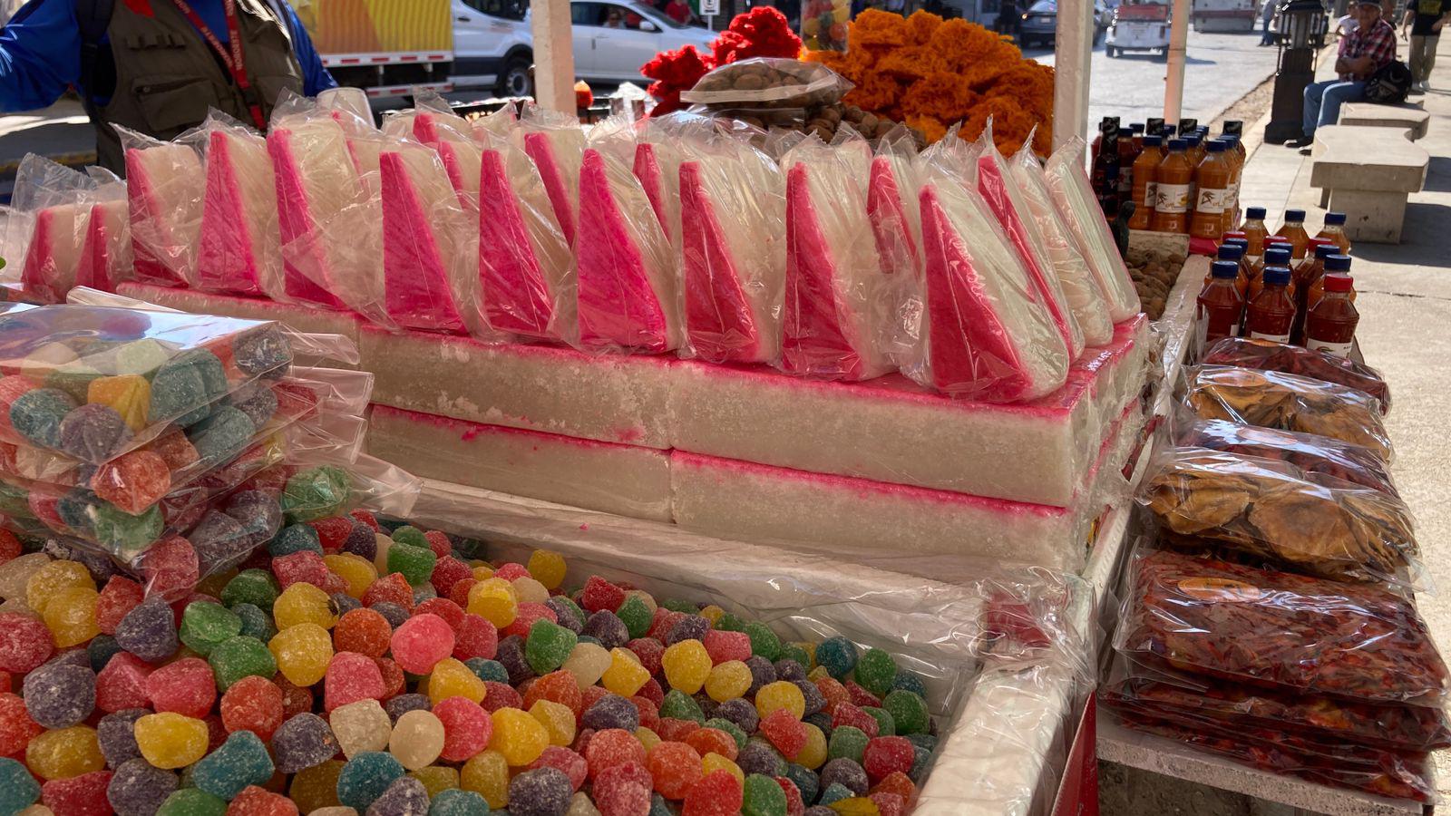 $!Vendedores de dulces navideños se mantienen a la expectativa ante la posibilidad de bajas ventas