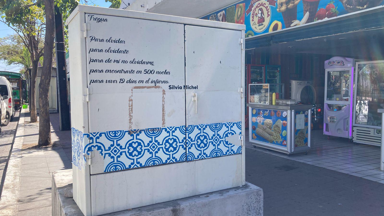 $!En postes, paredes y estructuras de teléfonos, se refleja la crisis sobre personas desaparecidas en Mazatlán