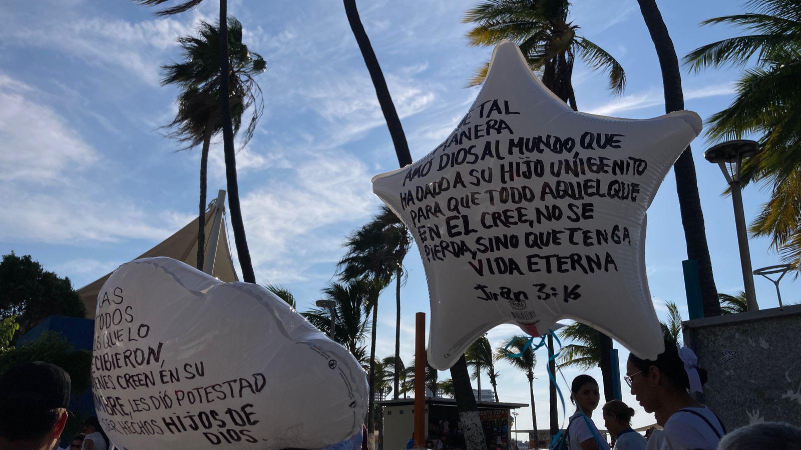 $!Creyentes participan en marcha para promover la paz y la espiritualidad en Mazatlán