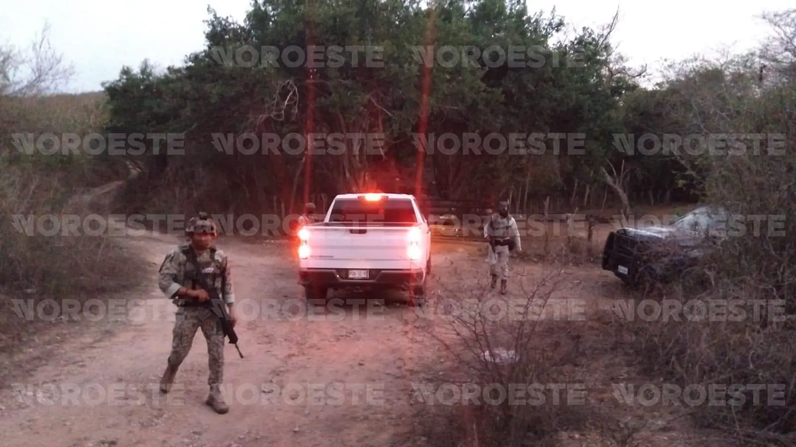 $!Continúan diligencias la noche de este jueves en presunta fosa clandestina en Concordia