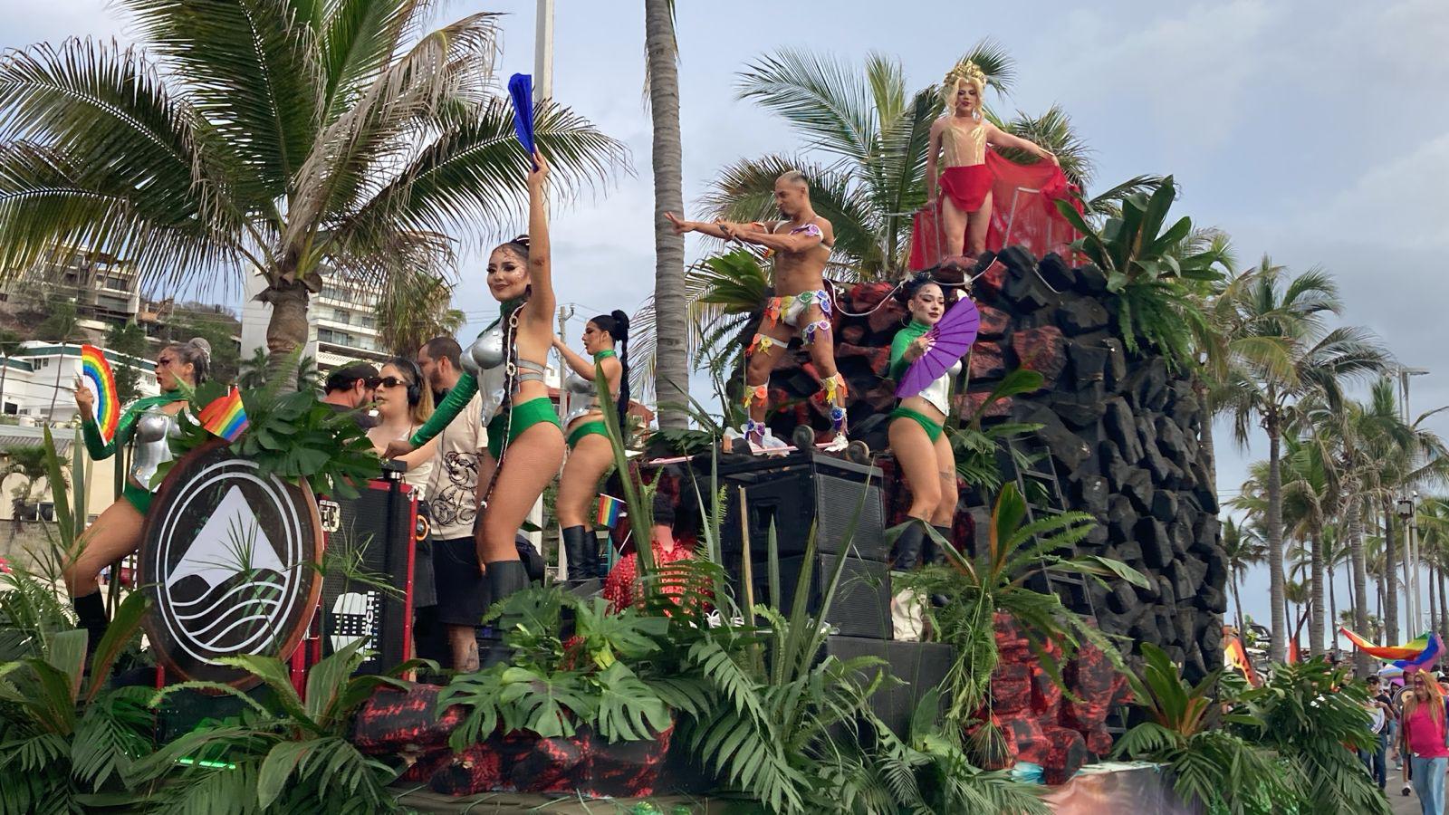 $!Marcha Maz Orgullo 2025 llena el malecón de Mazatlán de color y alegría