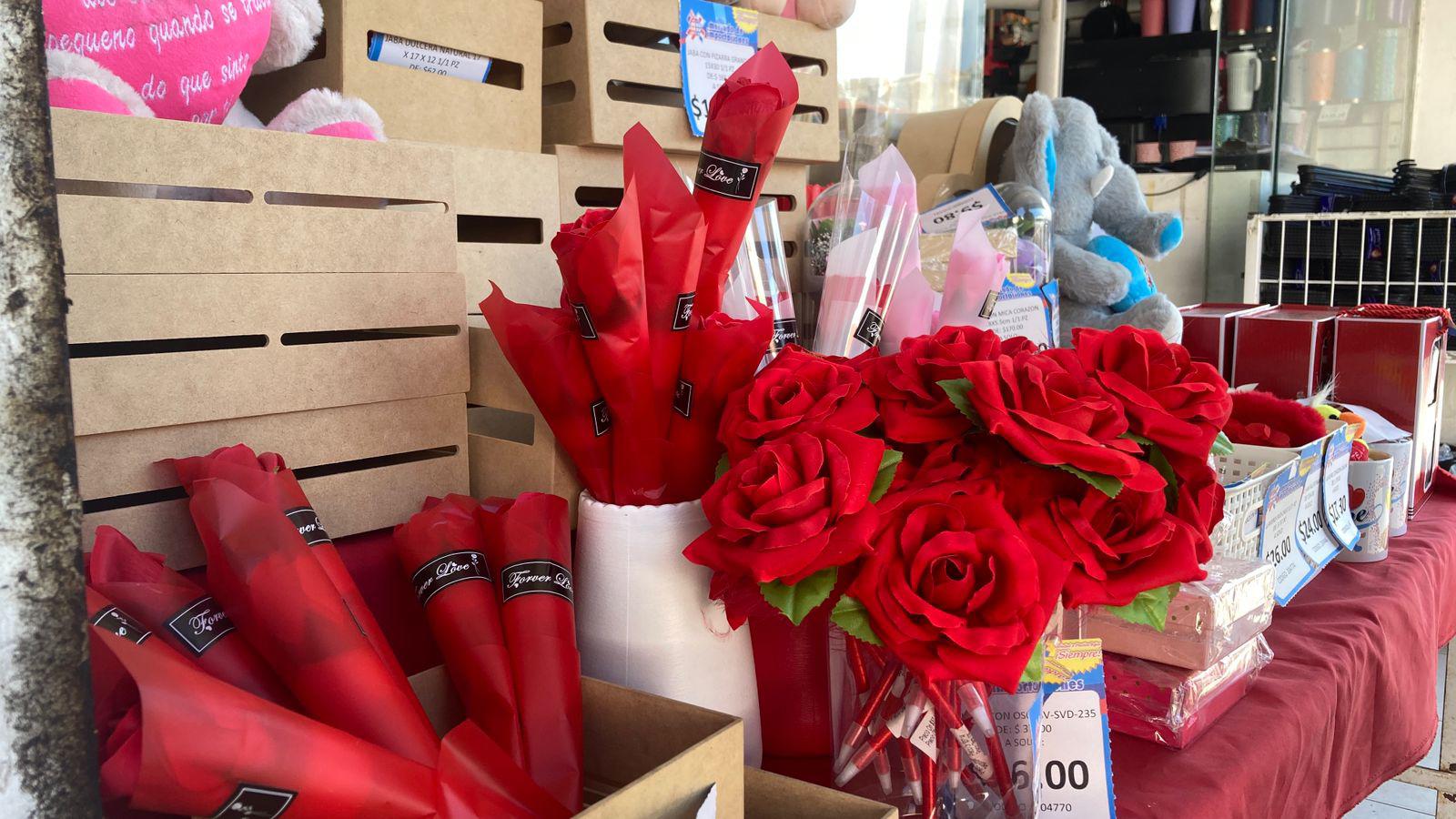 $!Peluches, globos y rosas, sobresalen entre los productos vendibles para el Día de San Valentín