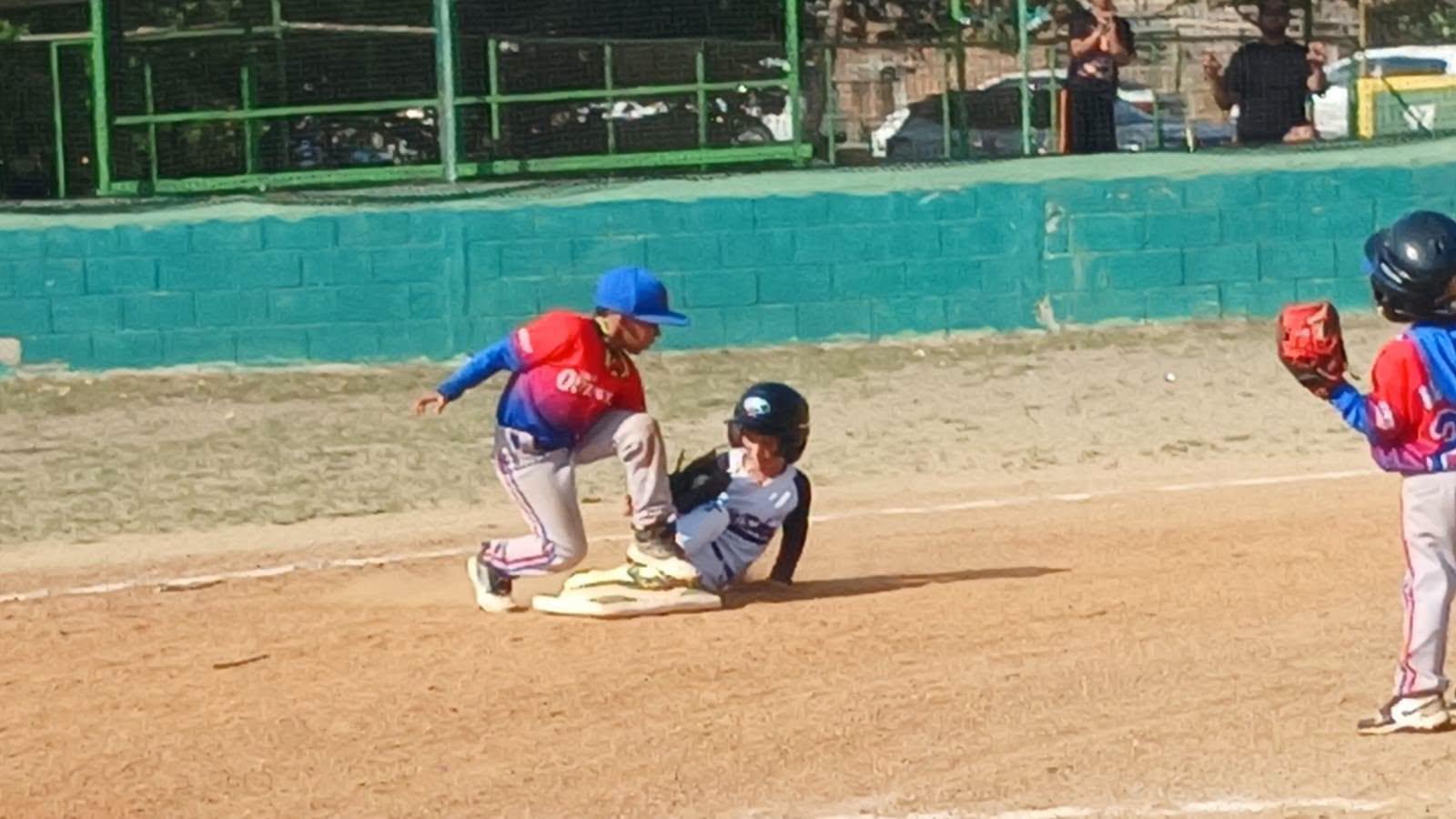 $!Ligas Quintero Rojo y A mantienen el invicto en el Nacional Pastelito