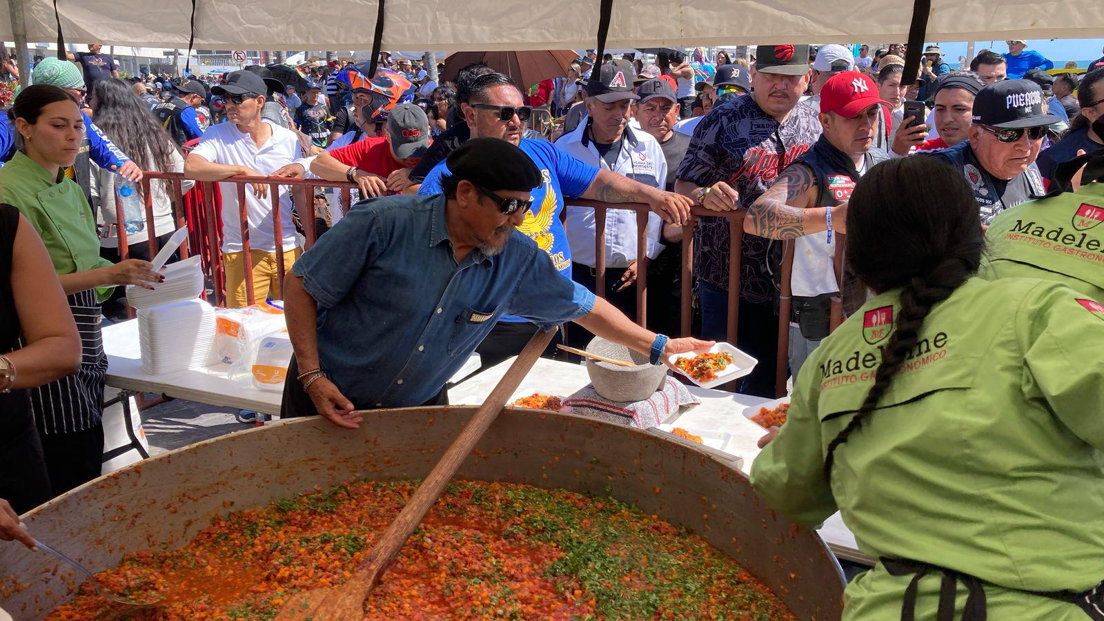 $!Disfrutan bikers de la comida de bienvenida de la Semana de la Moto Mazatlán 2025