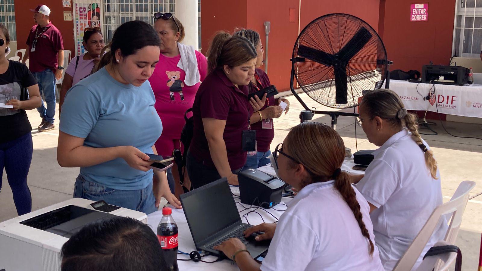 $!Más de 500 mazatlecos acceden a trámites gratuitos con la campaña ‘Identidad es tu Derecho’