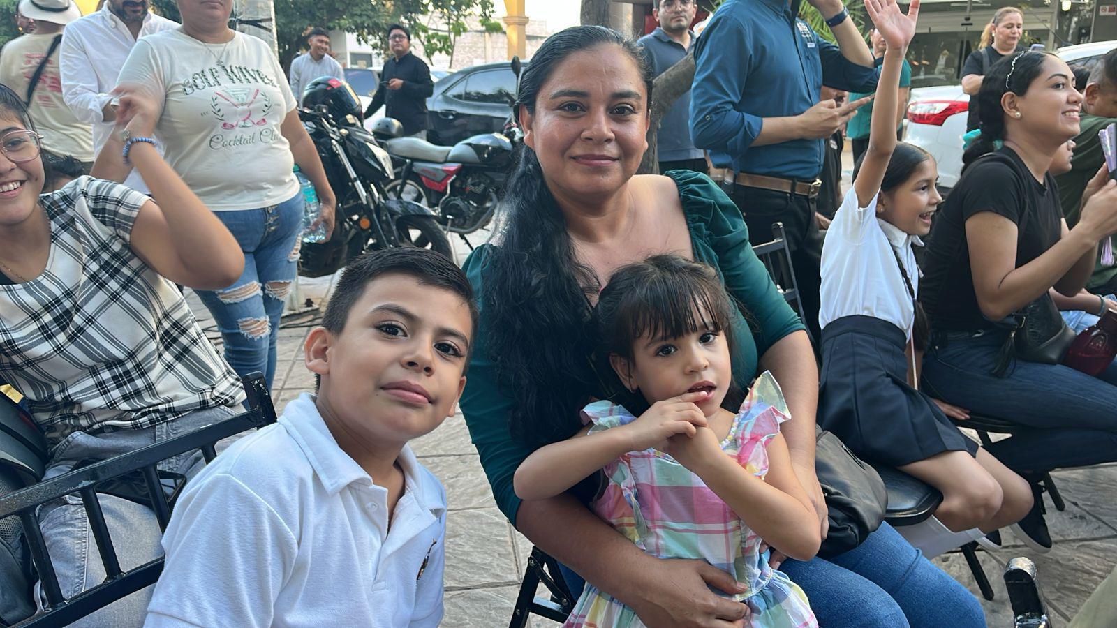 $!Leticia Beltrán con los pequeños Jerzahir y Ángela.