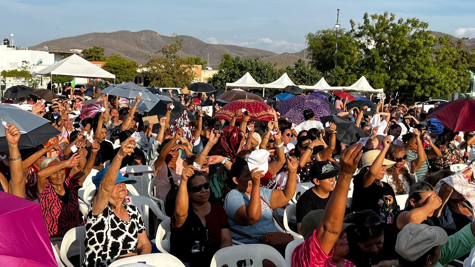 $!Celebran mujeres mazatlecas el Día de las Madres con fiesta en Pradera Dorada