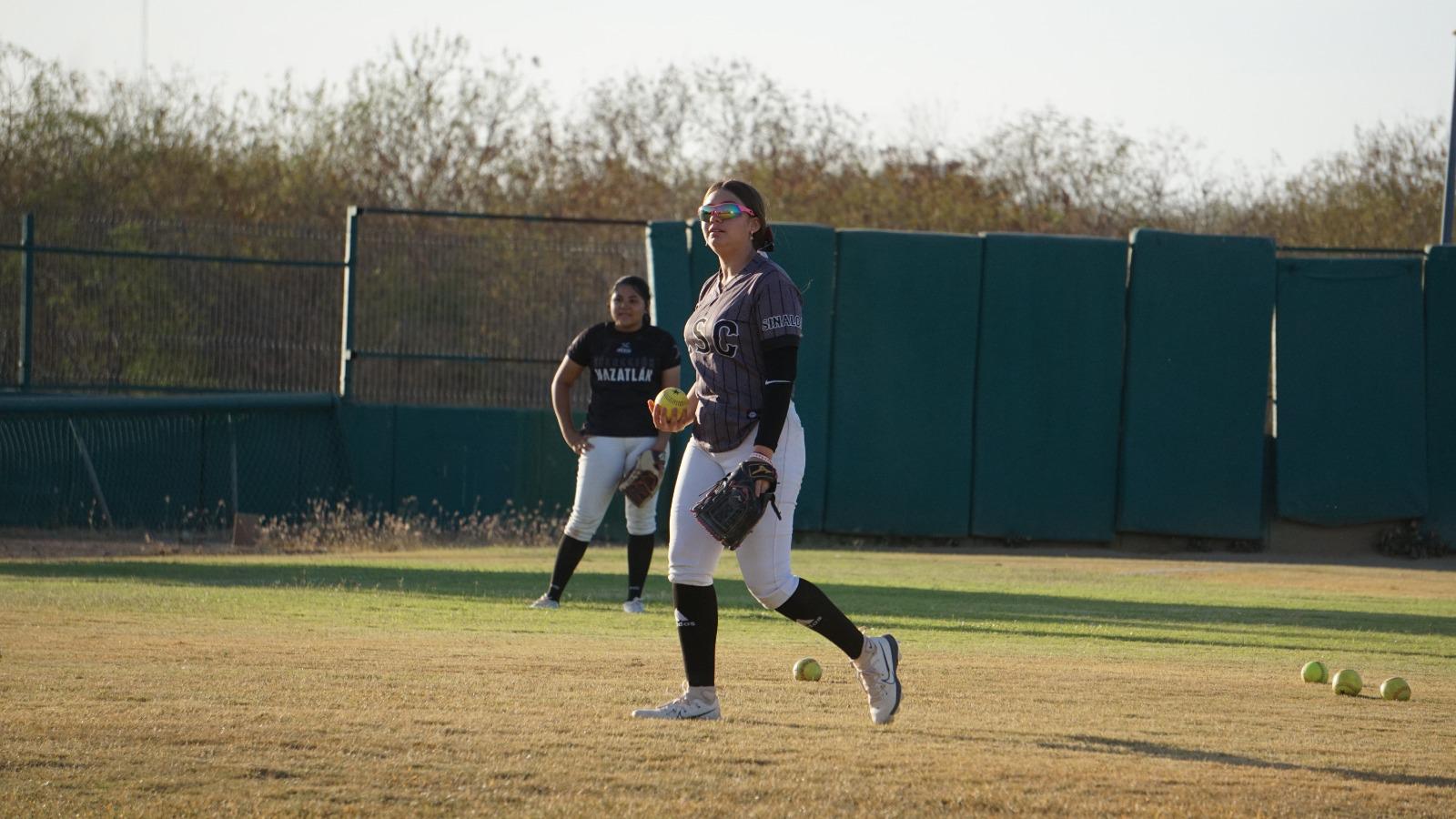 $!Sinaloa afina su softbol femenil rumbo al Macro Regional Conade