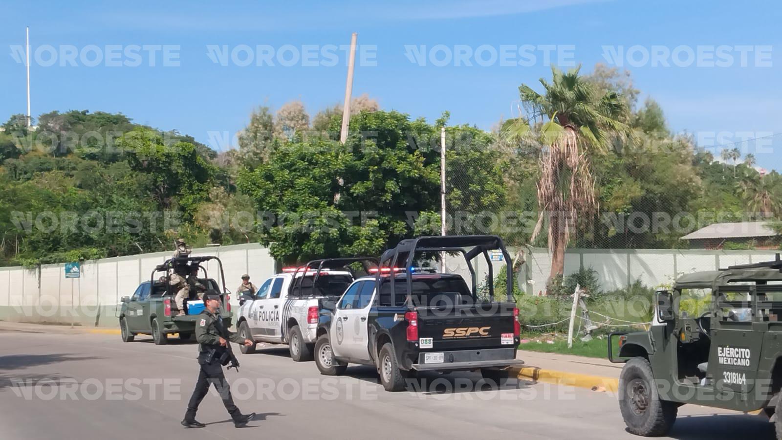 $!Asesinan a dos hombres durante partido de futbol en cancha de la Klein, en Mazatlán
