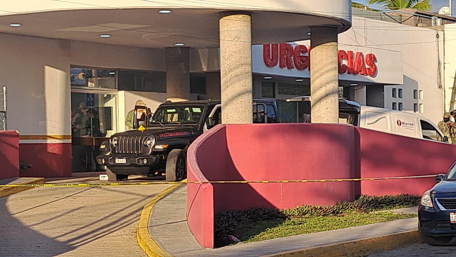 $!Persecución y balacera en la avenida Bicentenario despierta a vecinos de la Francisco Villa, en Mazatlán; hay un muerto y un herido