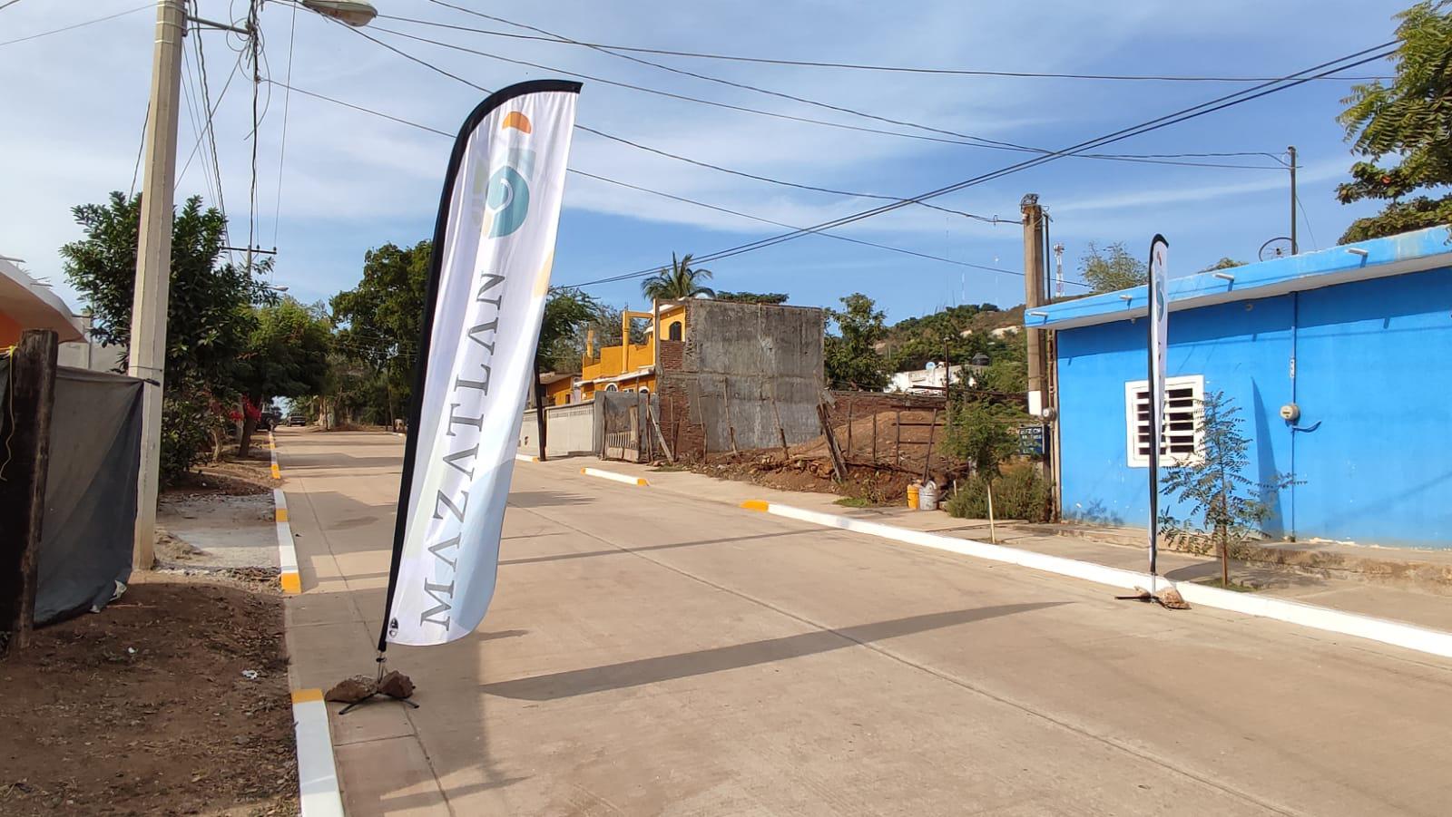 $!Alcalde de Mazatlán inaugura pavimentación de tres calles en la Colonia Loma Bonita