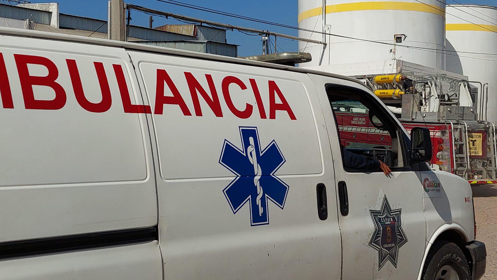 $!Se intoxica trabajador al caer en una cisterna en la Colonia El Alto Bachigualato, en Culiacán