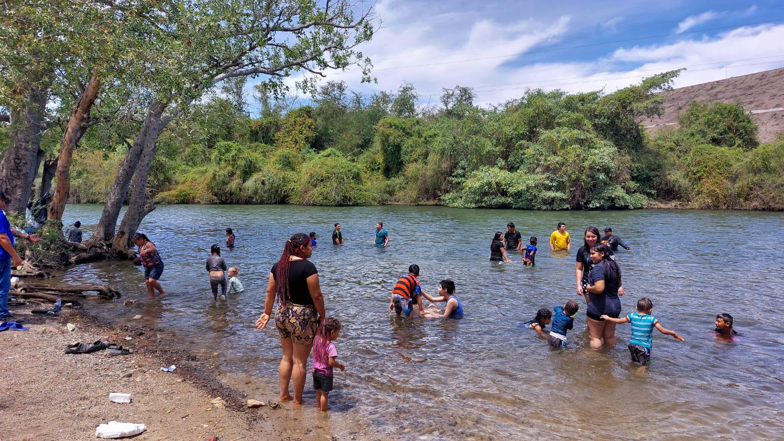 $!Se llena el balneario de la presa Sanalona en Culiacán y cierran acceso a vehículos