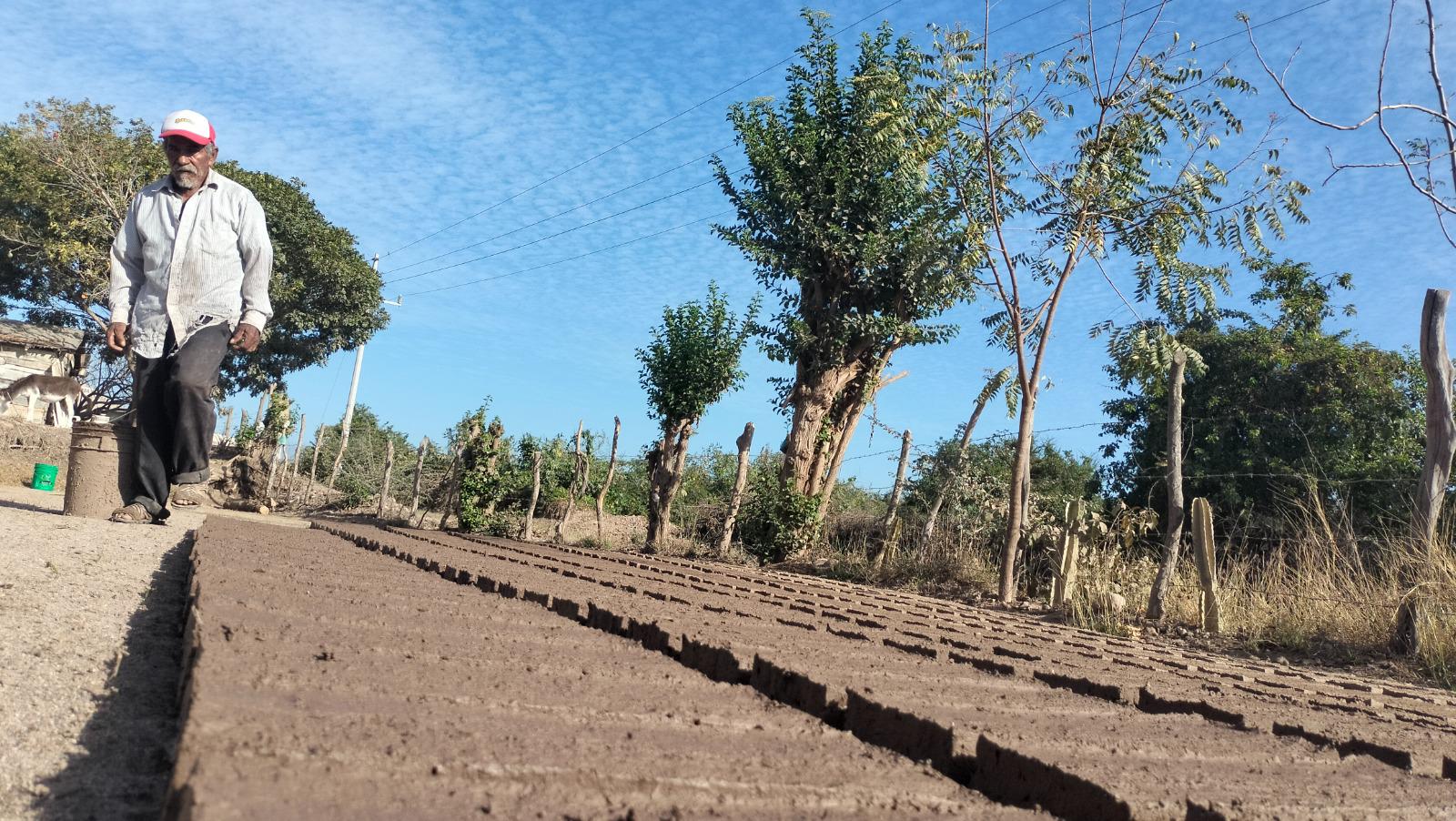 $!Don José Luis da continuidad a la elaboración artesanal del ladrillo en Rosario