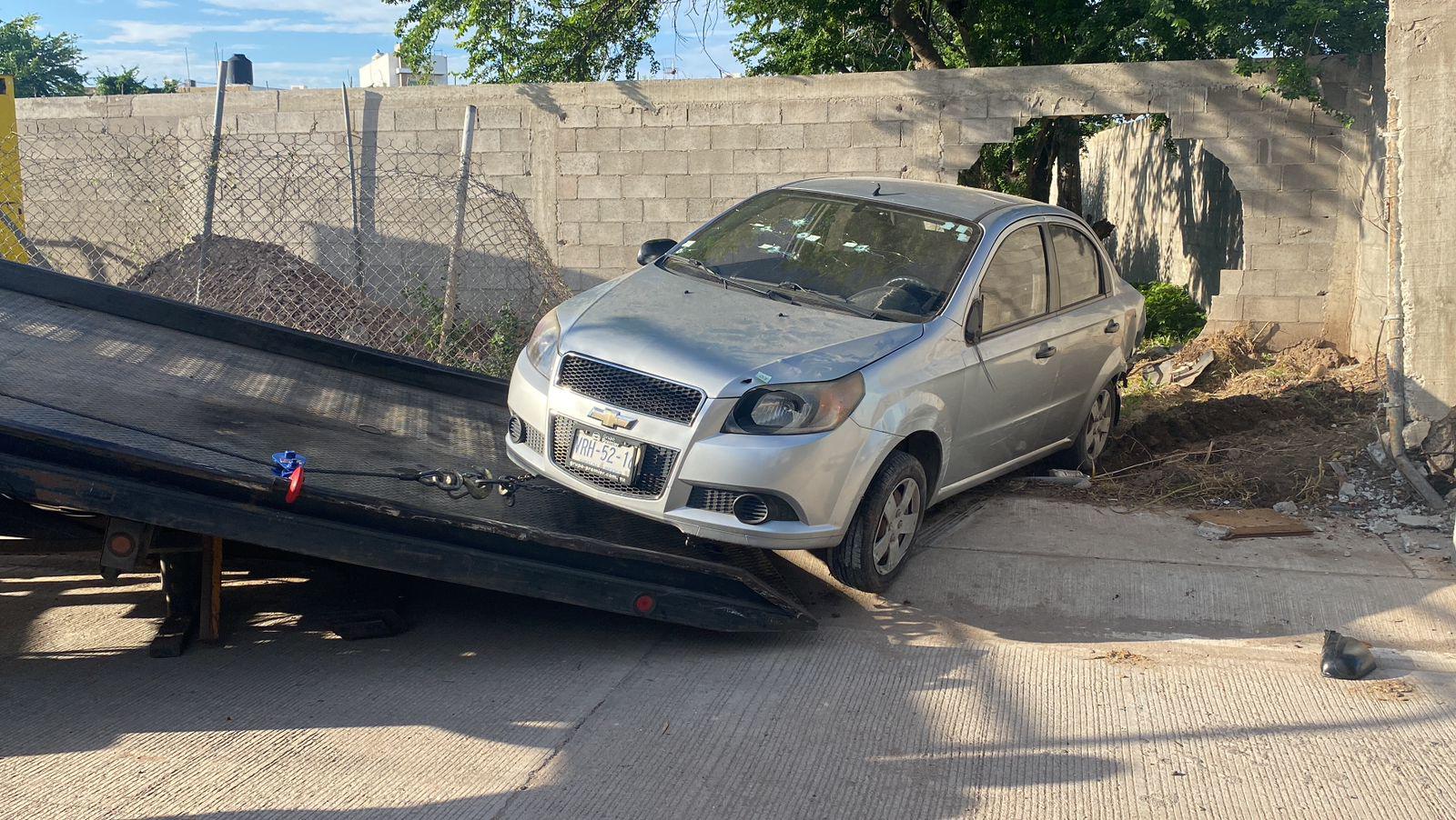 $!Abaten a un civil en enfrentamiento en colonia El Barrio, en Culiacán, y aseguran 3 vehículos