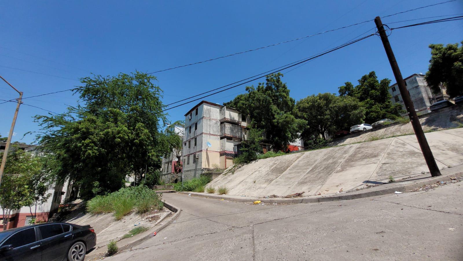 $!Durante sismo, vecinos de Cañadas, en Culiacán, evacuaron sus casas por temor a derrumbes