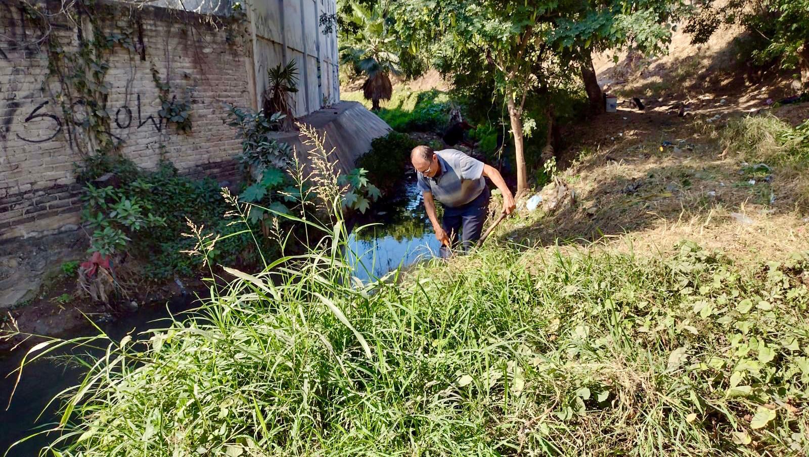 $!Realizan limpieza del canal pluvial de la colonia Jesús García en Mazatlán