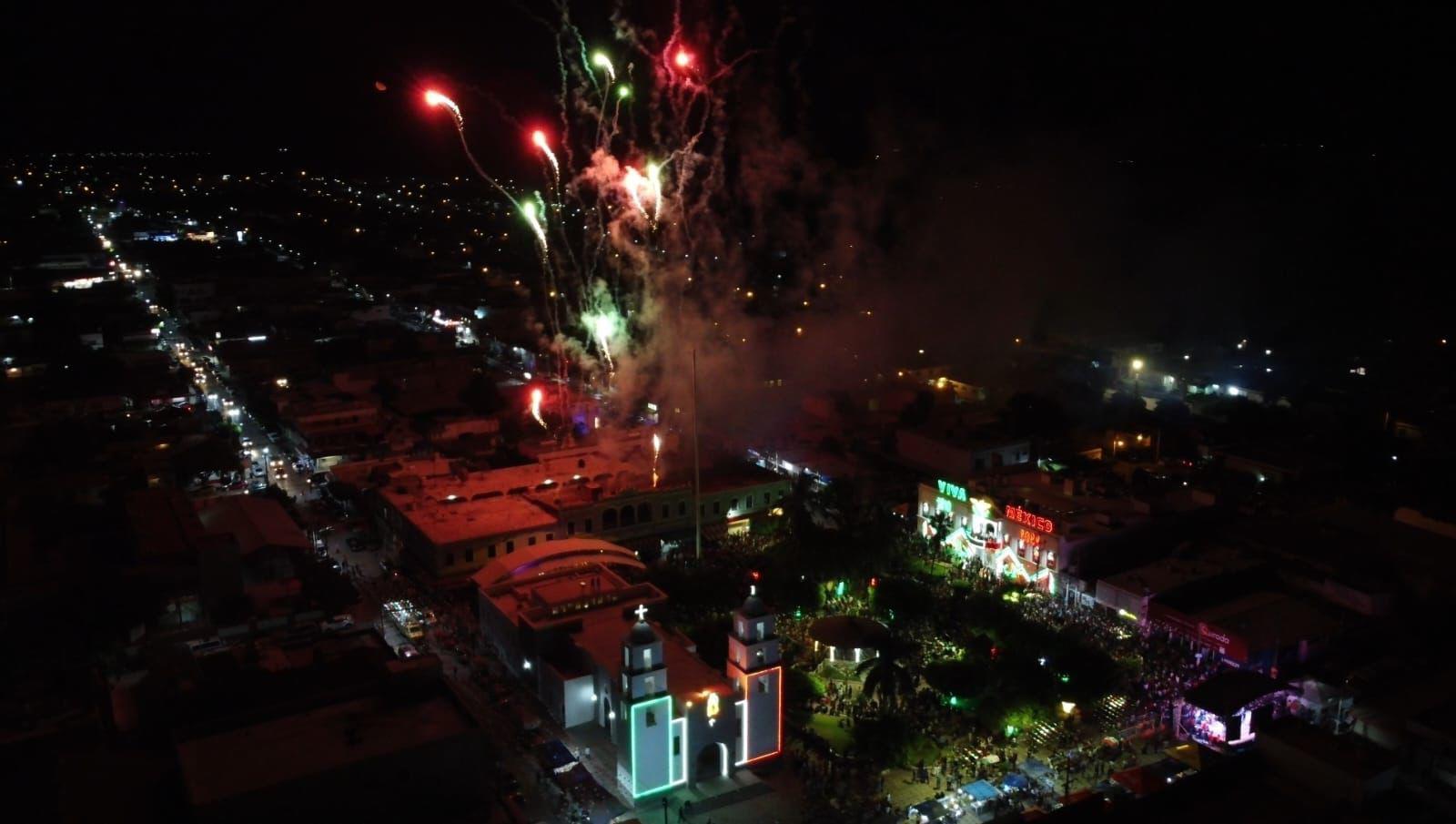 $!En Elota, la Alcaldesa Ana Karen Val grita por primera vez ¡Viva México!