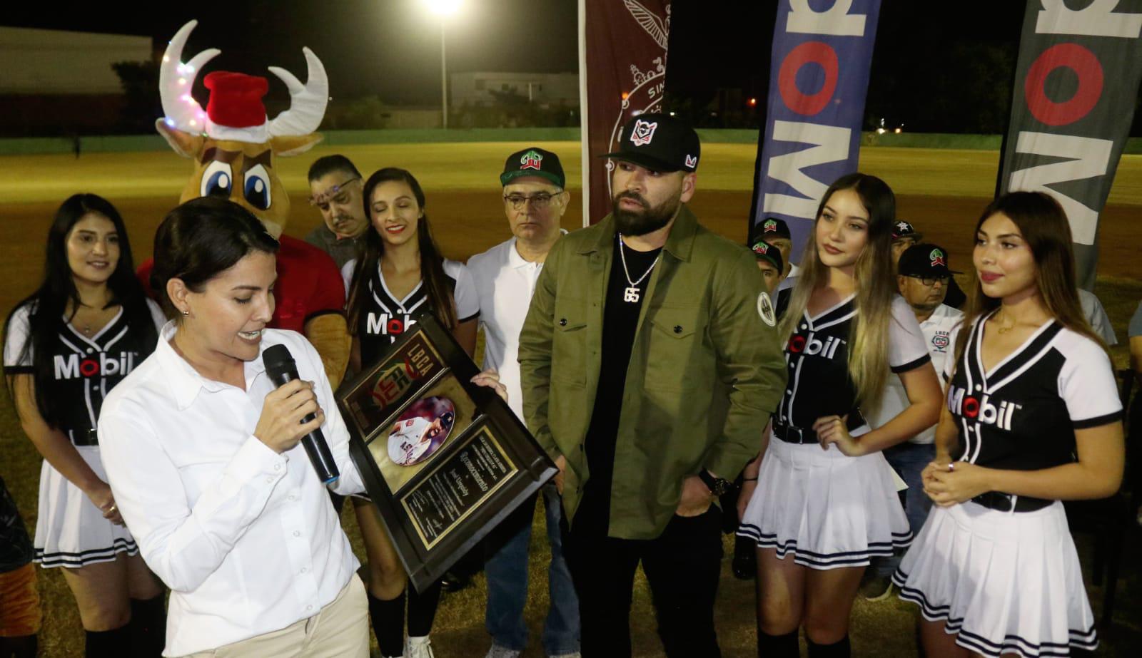 $!José Urquidy recibe homenaje en apertura de la Liga de Beisbol Clase Abierta
