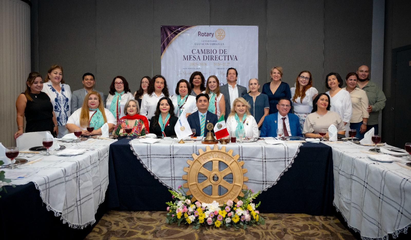 $!La nueva mesa directiva con invitados especiales.