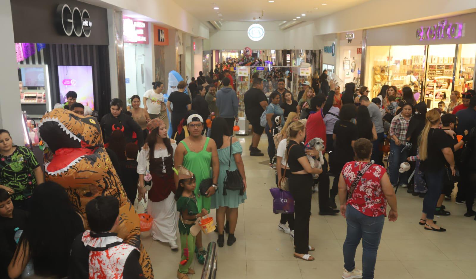 $!Monstruos y fantasmas disfrutan de un divertido Halloween en Mazatlán