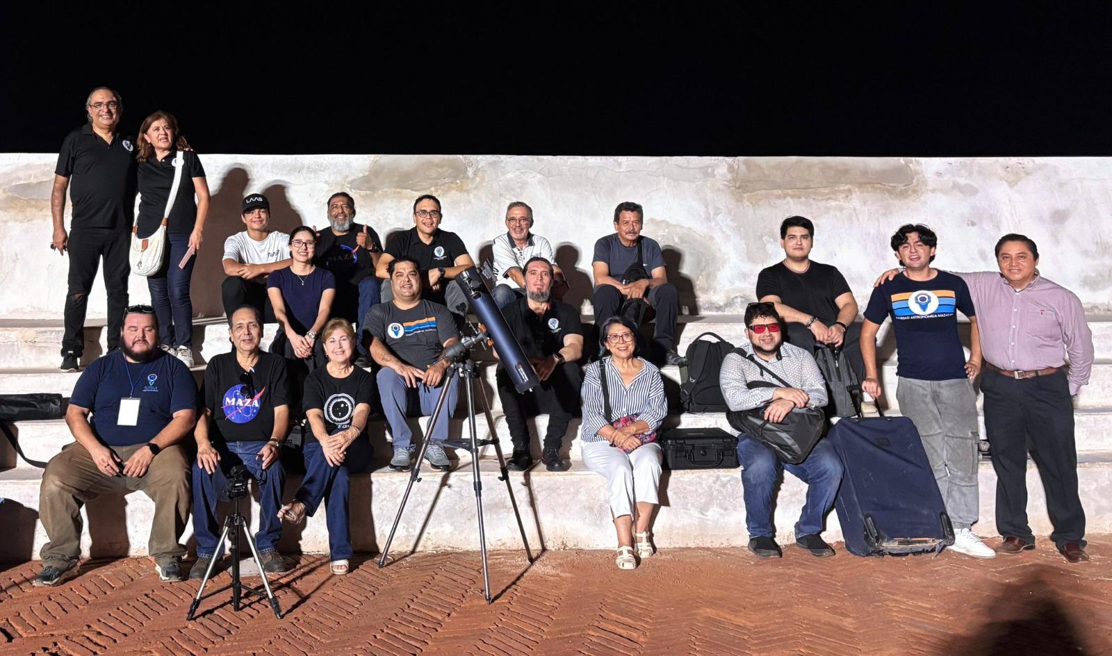 $!Cerca de 400 personas se suman a la Noche Internacional de Observación de la Luna en Mazatlán