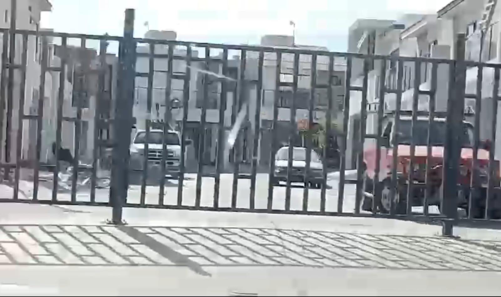 $!Abandonan policías y militares los barrios y calles por donde se dieron las privaciones de las familias