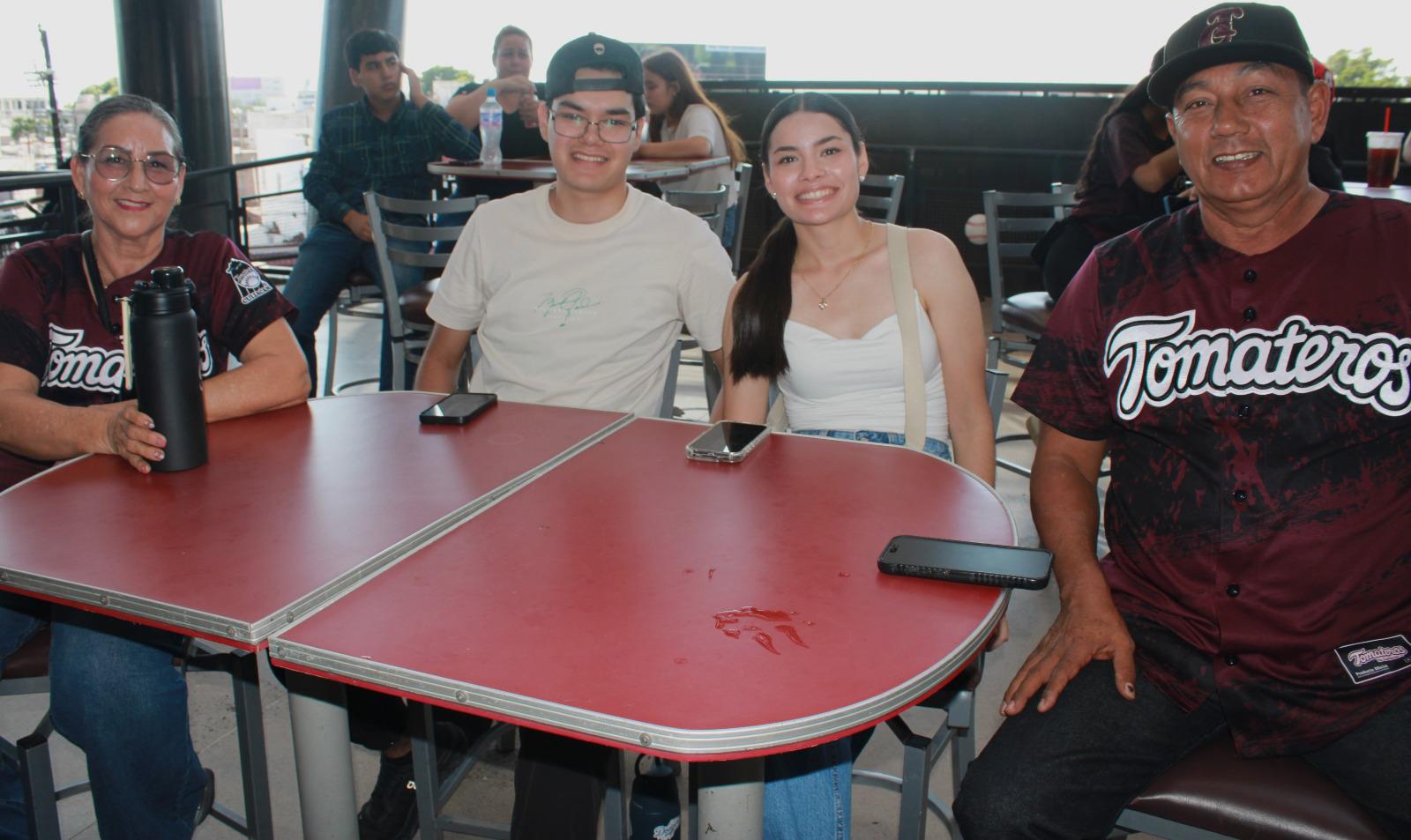 $!Sara Calderón, Iván Estrada, Danna Estrada y Braulio Ávila.