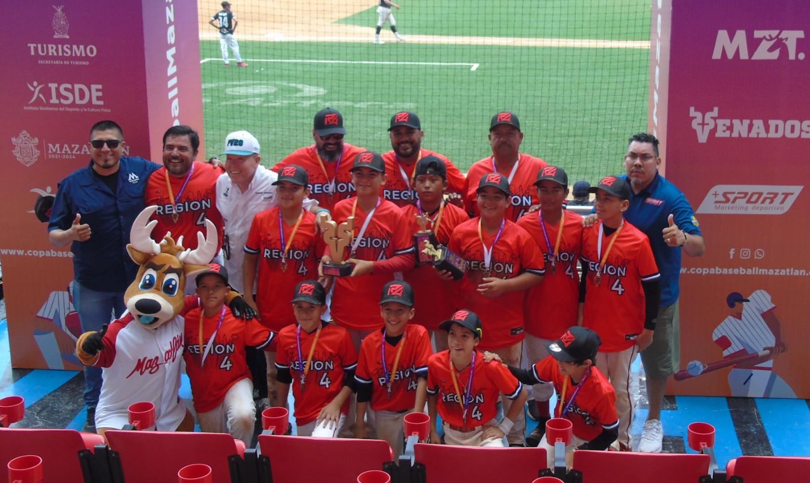 $!Ganan porteños 4 títulos en Mazatlán Baseball Tournament